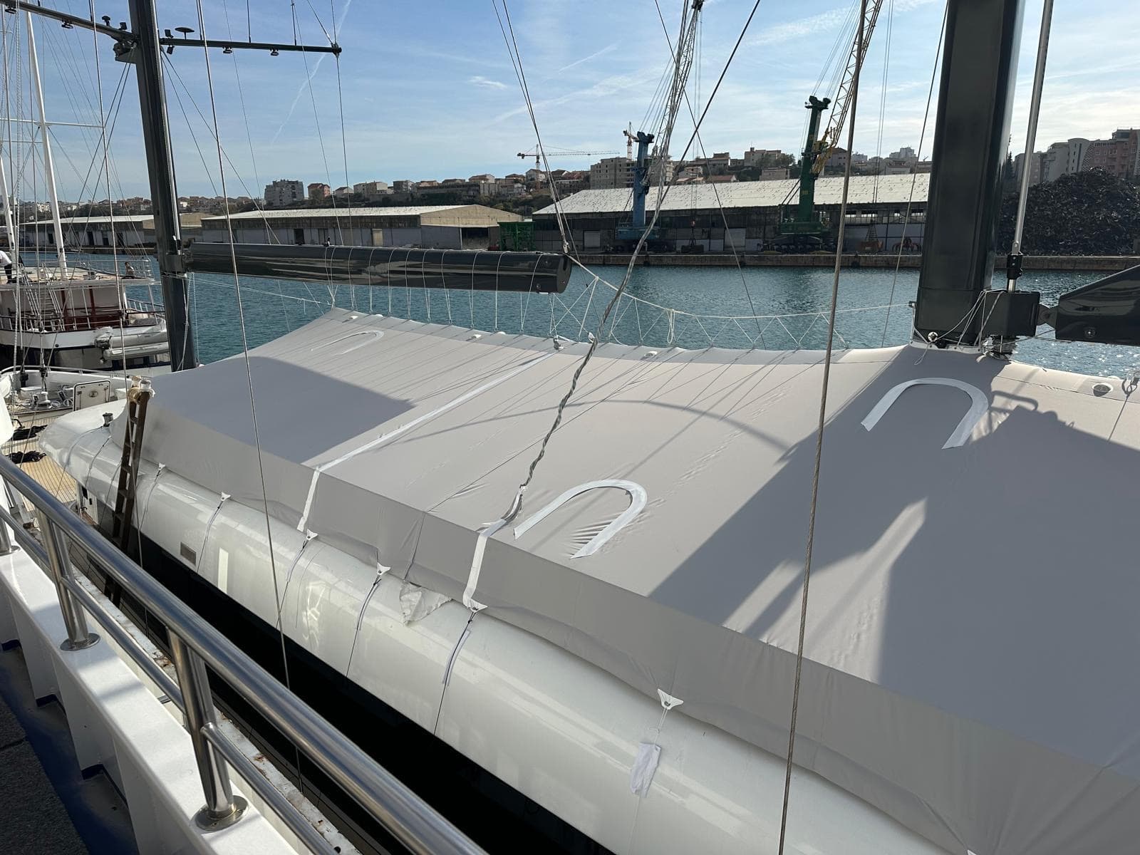 Winter cover by Ancra, HR — made with Fabricator